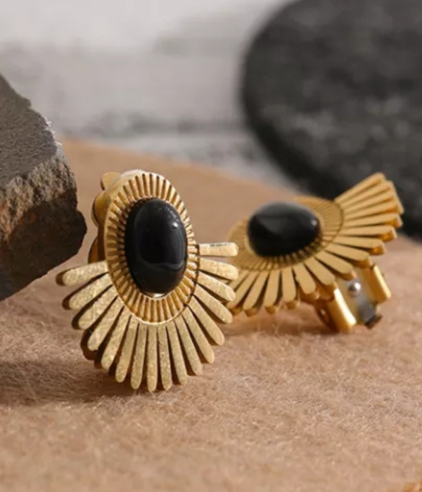 Black stone clip on earrings and necklace set (2)