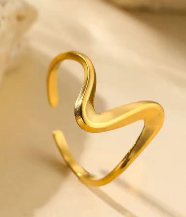 Wavy Adjustable Ring