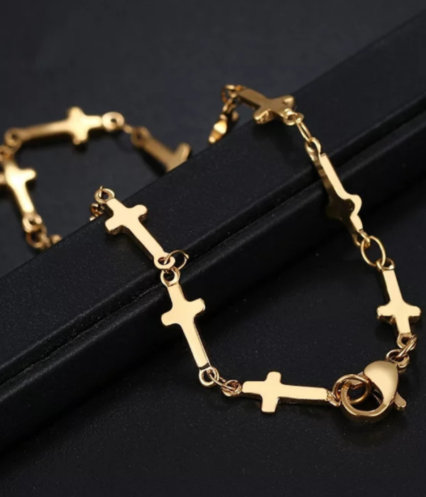 Women Cross Link Necklace & Bracelet Set (1)